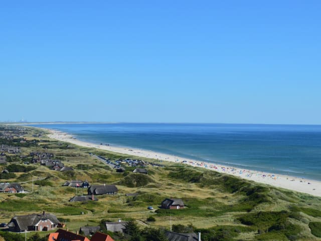 {
  "heading": "h4",
  "text": "Sommerhus ved vesterhavet"
}