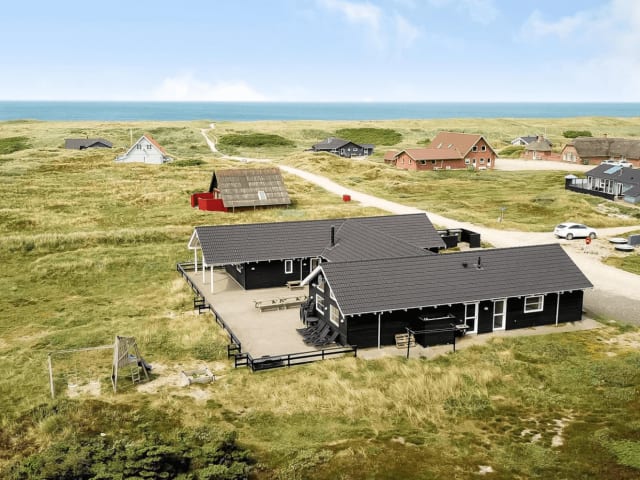 {
  "heading": "h4",
  "text": "Store sommerhuse til hele familien"
}