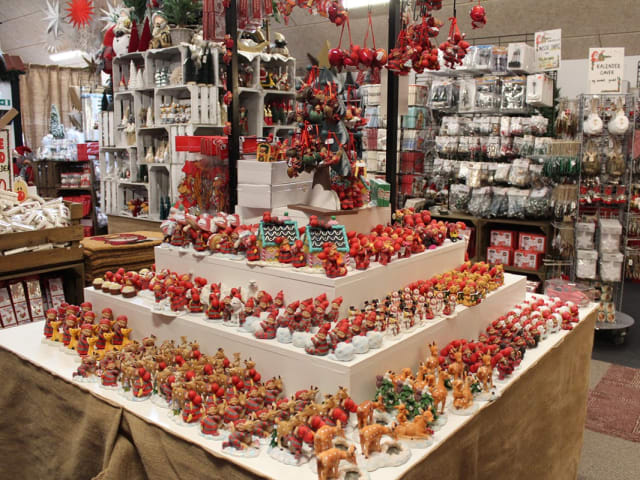 Julestemningen hele året - Øster Skovgård Julebutik