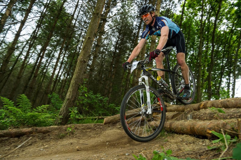 Mountainbike I Skoven