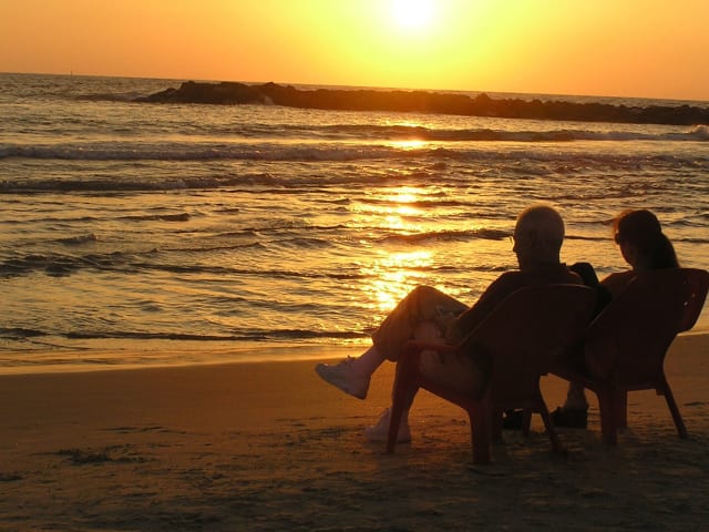 2 Perosnen an der Nordsee